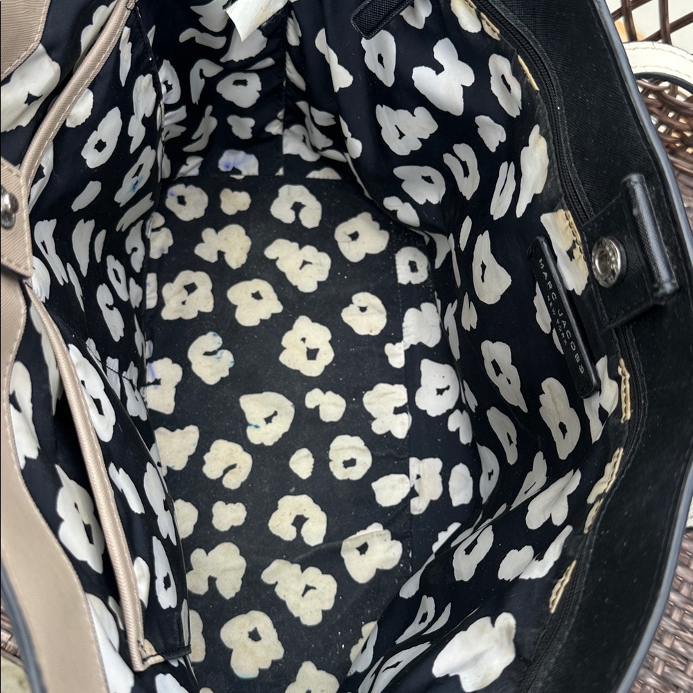 Marc Jacobs Cream and Black Tote - Picture 5 of 6